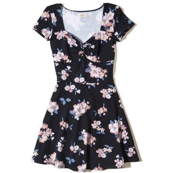 Hollister Dresses & Skirts - Hollister Floral Skater Dress size Xs